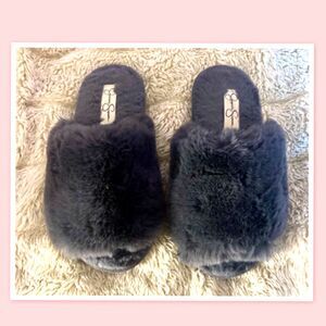 Jessica Simpson Gray Fuzzy Slippers ~ Size S (6-7)